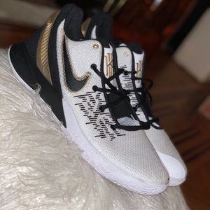 Kyrie FlyTrap II (white & gold)